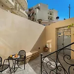 Handakos Luxury Suite